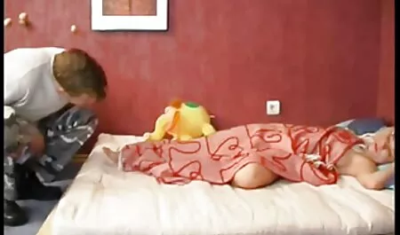 Kaunis karvainen alaston pillu pillutyttö.