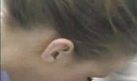 Kaunis brunette pillua saappaissa video kiinnittää huomiota huimaa ja orgasmin.
