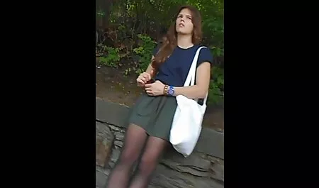 Teini tuolilla. karva porno