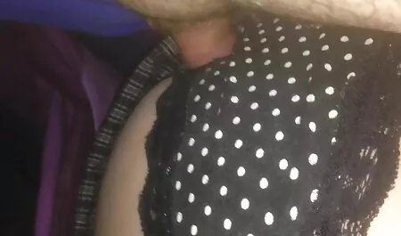 Hän oli löytänyt naisen masturboimassa lihavat pillut vessassa.