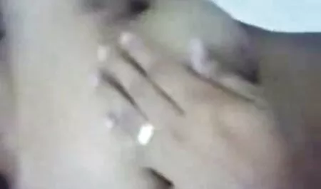 Puhdista nunnan pillu vagina.