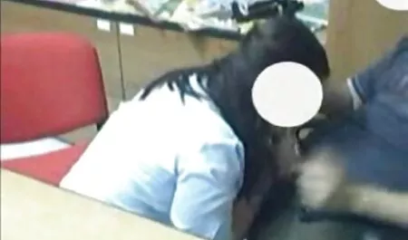 Lumityttö täynnä joulupukkia. vanhat naiset porno