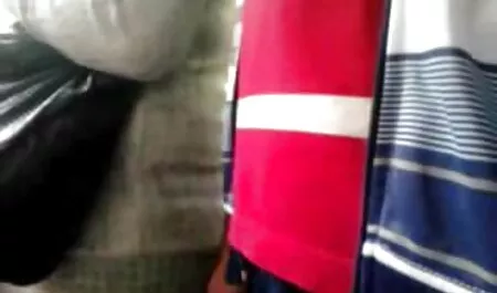 Seksiä pöydän nuorta pillua kanssa.