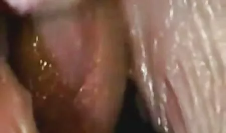Hän harrastaa seksiä tytön ilmaiset pillu videot kanssa.