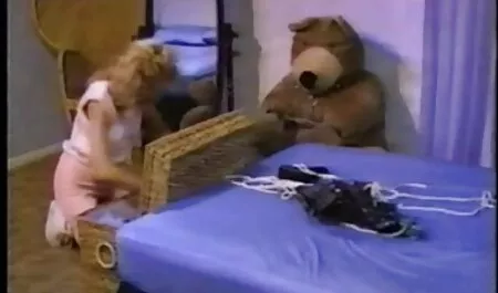 Kaksi vastanainutta castingissa. vanhempi nainen porno