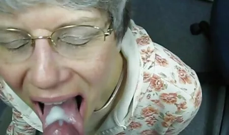 Masturboin porno pillu ja pussailin.