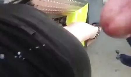 Vakuuttaa ruoanlaitto avulla henkilö Suihinotto mature pillu ja vitun.