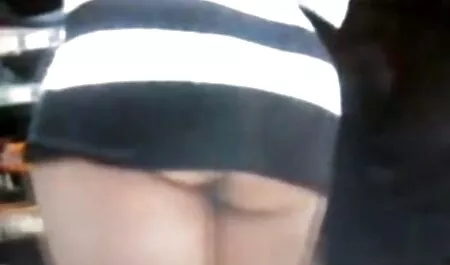 Zazy surffaa pornoelokuvassa. nuorta pillua
