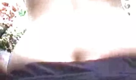 Venäläinen ulos pillua ilmaiseksi ja kosketa pillua dildo.