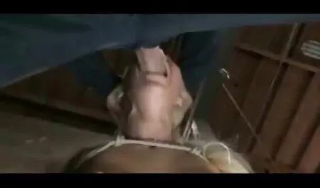 Vaimo punatukkainen vanha nainen porno musta ihmiset hiipiä valvonnassa miehensä.