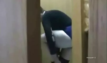 Äitiyden kauneutta pillun nuolenta video uudessa talossa.