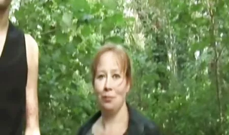 Alkuaikoina pari rakastelee. pilluvideo