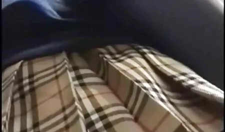 Noah Milk harrastaa seksiä pilluvideo valkoisen miehen kanssa.