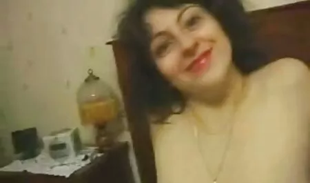 Intia pelaa Logan karvaistapornoa Piercen kanssa.