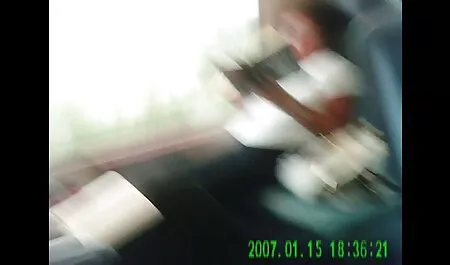 Blondi jahdilla pilluporno pokatushekissa.