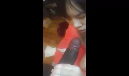 Seksiä pillu videot karkin kanssa sohvalla.