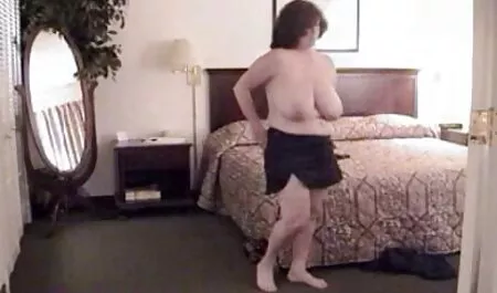 Shabolda kiima porno Masturboi peniksellä.