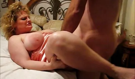 Hoitaja kuntouttaa mature pillu potilaita sukupuolen mukaan.