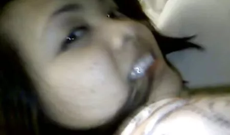 Jokainen sormi hännässä sormella. kiima porno