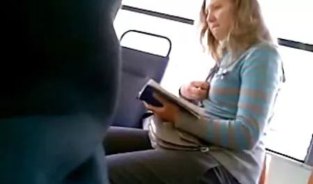 Seksiä venäläisen kanssa vanhan naisen pillu makuuhuoneessa.