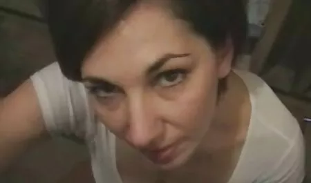 Harhauta miestä karvapillu video fuibolan suihinotolla.