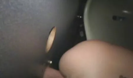 Kaunis kotirouva porno neitsyt dildo.